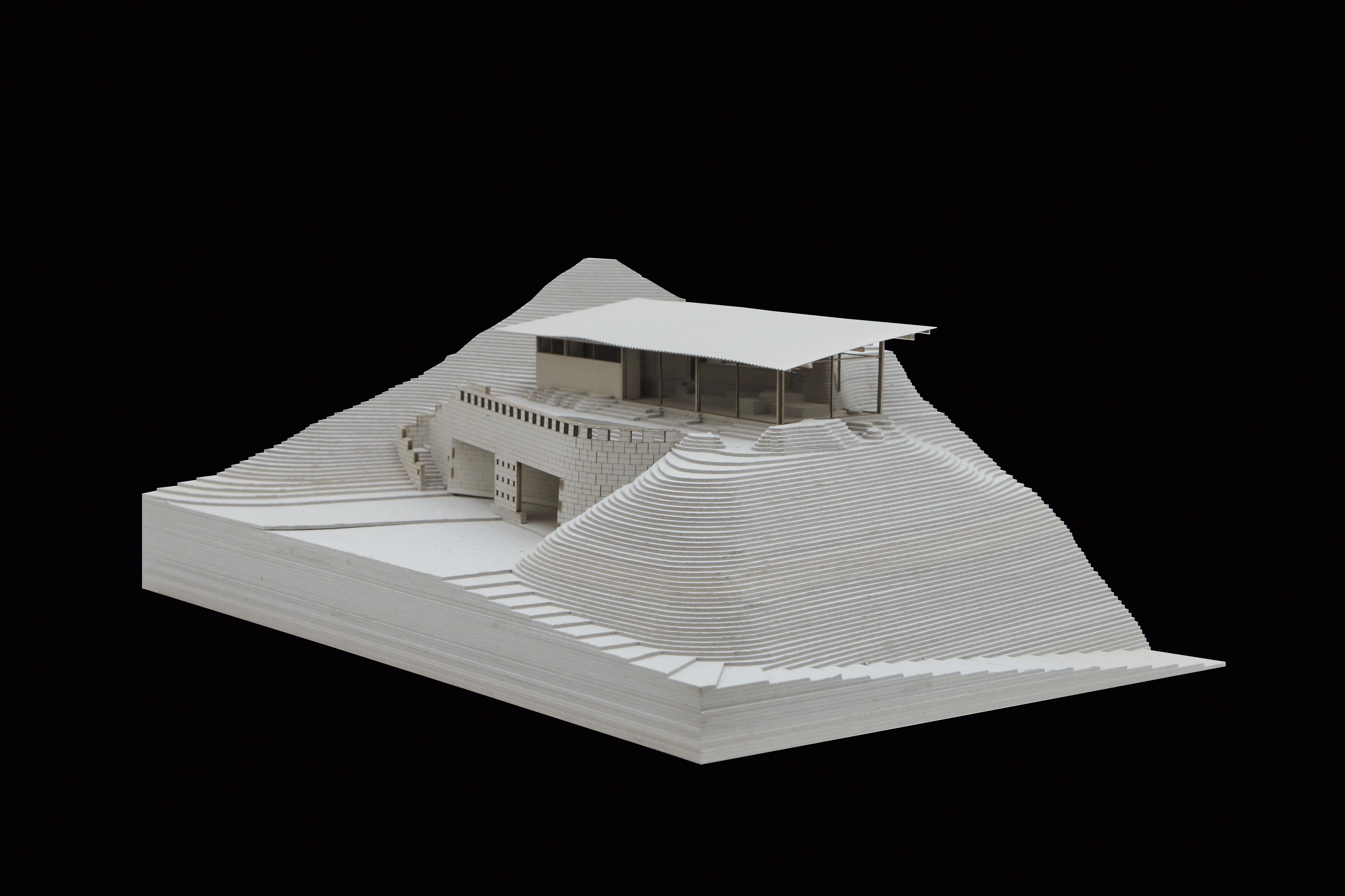 Les maquettes des Cases Studies ont été réalisées par les étudiants de l’EPFL lors du studio Escher GuneWardena (assistants Thierry Manasseh et Mounir Ayoub) à l’échelle 1:50 et en carton gris. Plusieurs maisons ont été ensuite visitées lors d’un voyage d’étude à Los Angeles. Case Study : Frey House II, Albert Frey, 1962, étudiant : Rimoldi Nicolò