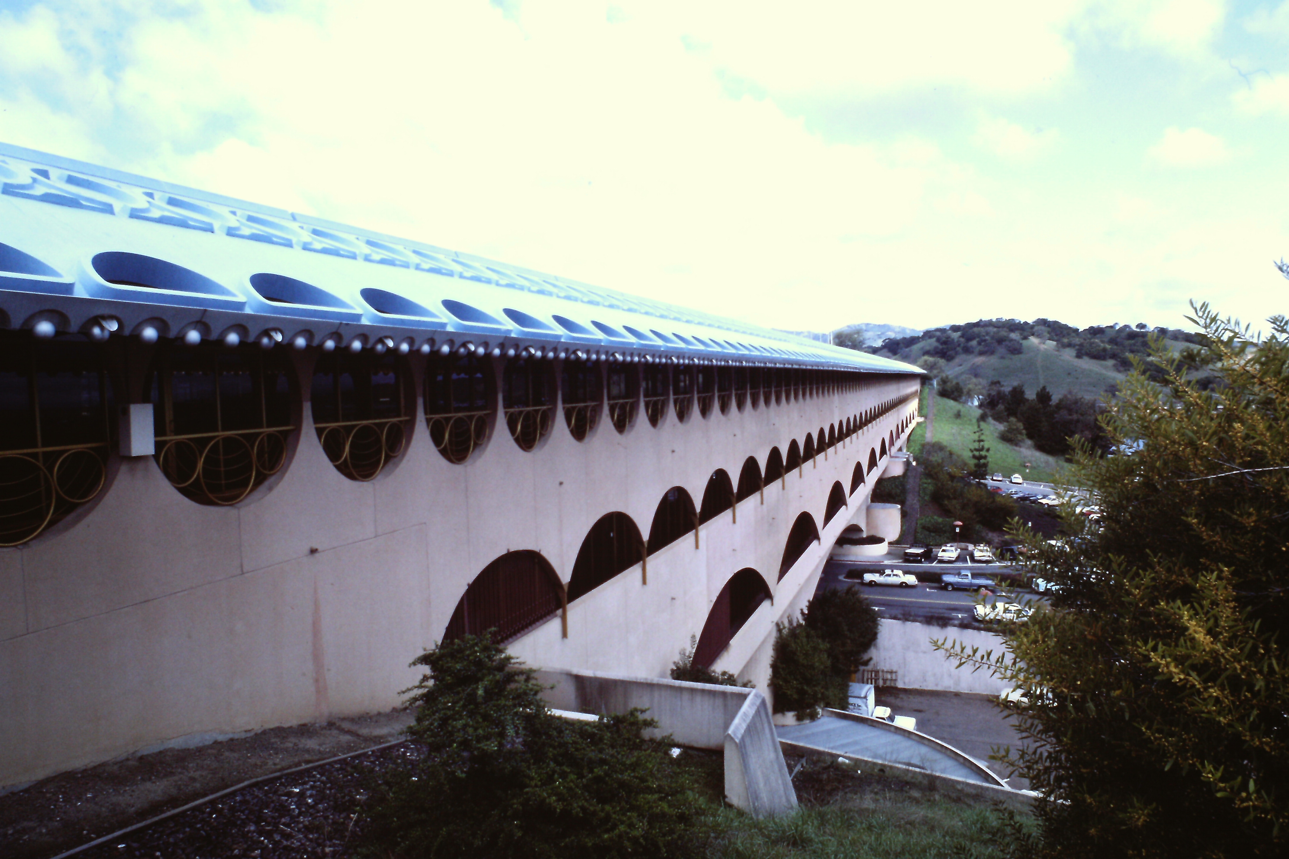 Marin County Civic Center, San Rafael, Frank Lloyd Wright, 1960-1962 Diapositive André Corboz