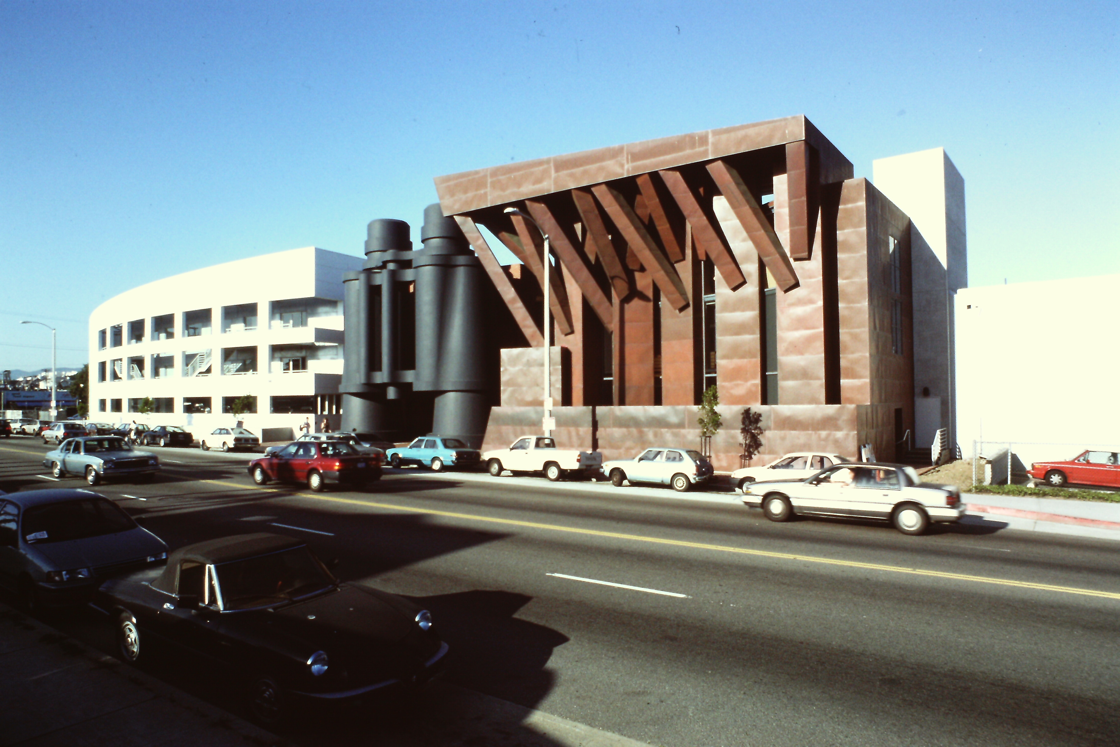 Chiat/Day Building, Los Angeles Venice, Frank Gehry, 1985-1991 Diapositive André Corboz