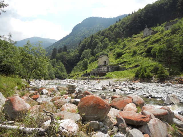 Die 1951 von einer Lawine zerstörten Bagni di Craveggia wurden sanft wiederbelebt.