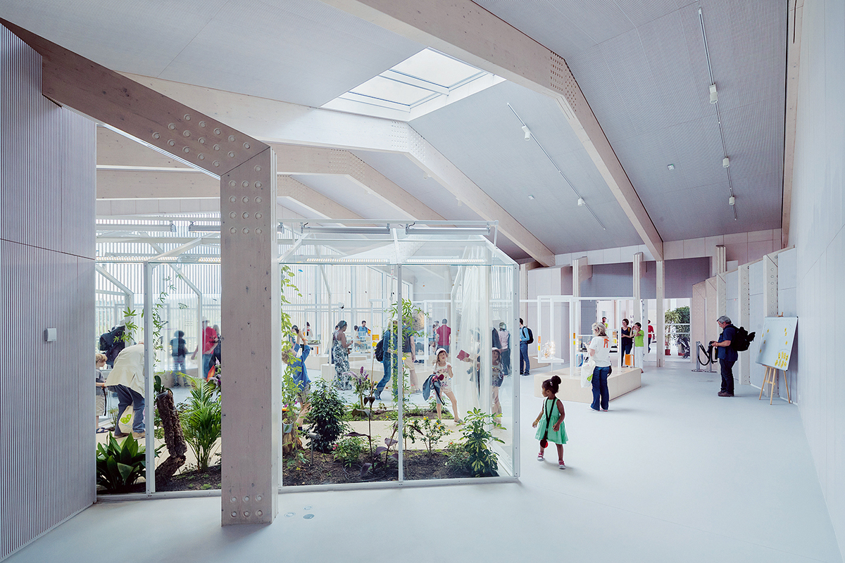 Insektenmuseum: Auch Auditorium, Gruppenraum, Büros und ein Labor mit Bruteinrichtungen für Insekten sind hier untergebracht.