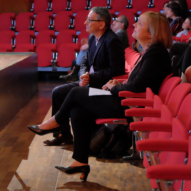 Die «Gastgeber» Stefano Milan und Mercedes Daguerre lauschen aufmerksam.