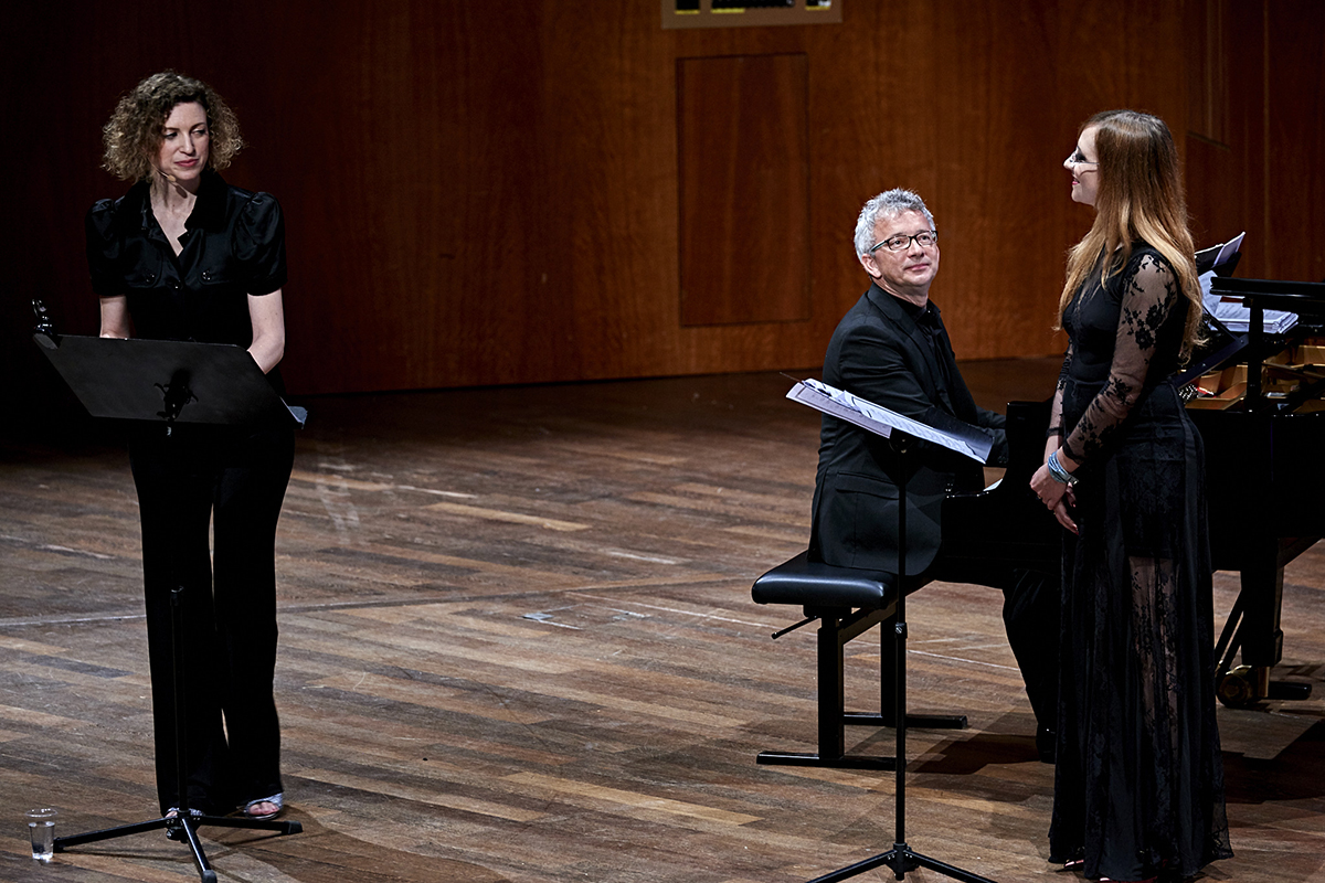 Musikalische Intermezzi erleichterten das «Verdauen» des anspruchsvollen Vortrags.