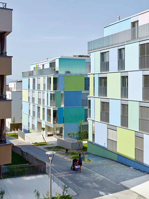 Das «Ecoquartier les Fiches Nord» in Lausanne von Butikofer de Oliveira Vernay, Lausanne, bietet 64 Wohnungen in verschiedenen Grössen und ist auf Bedürfnisse von Senioren und Personen mit eingeschränkter Mobilität angepasst.