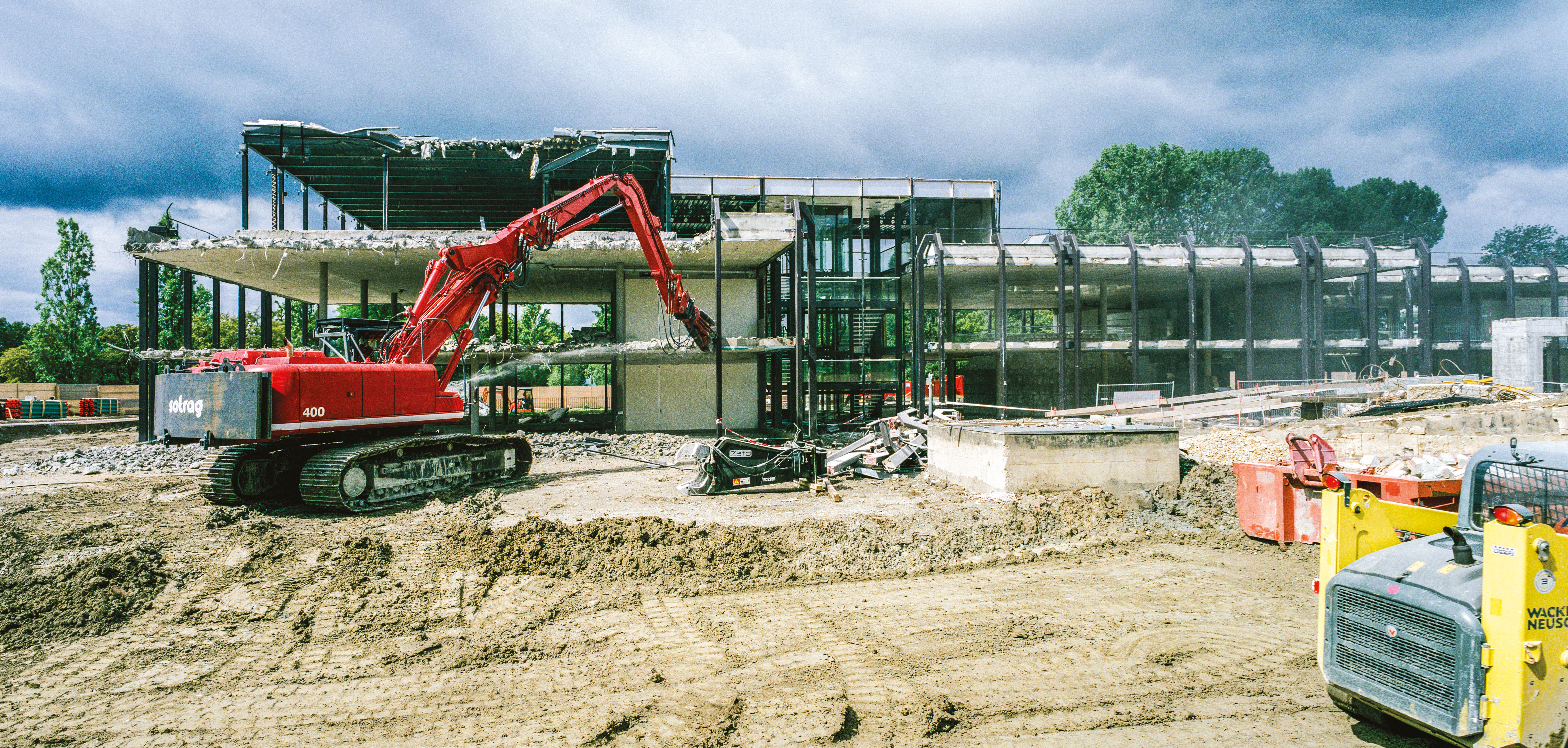 Chantier de déconstruction de l’ancien siège du CIO, réalisé en 1986 par Pedro Ramírez Vásquez, en vue de son recyclage