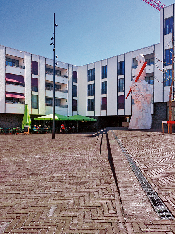 Der Klinker wird auch für die Stufen verwendet.