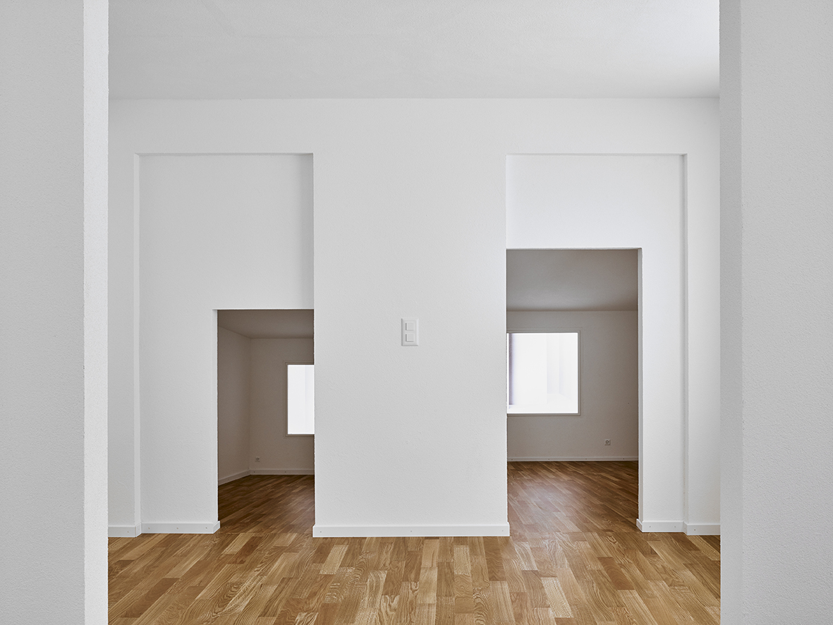 “Svizzera 240: House Tour” at the Swiss Pavilion at the 16th International Architecture Exhibition - La Biennale di Venezia, Photo: Wilson Wootton © Wilson Wootton, Alessandro Bosshard, Li Tavor, Matthew van der Ploeg und Ani Vihervaara