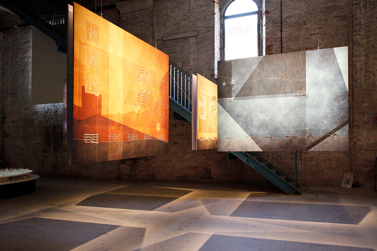 Einer der Schweizer Beiträge in der Hauptausstellung im Arsenale: Das Schulhaus in Buechen von Angela Deuber.