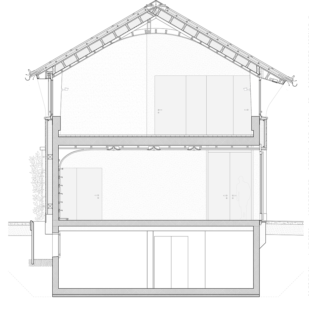 Für die Decke im Obergeschoss wurden fein gelochte Gipsplatten angefeuchtet und auf einer gewölbten Schablone getrocknet. Sowohl Struktur als auch Form der Decke unterstützen ein angenehmes akustisches Klima.
