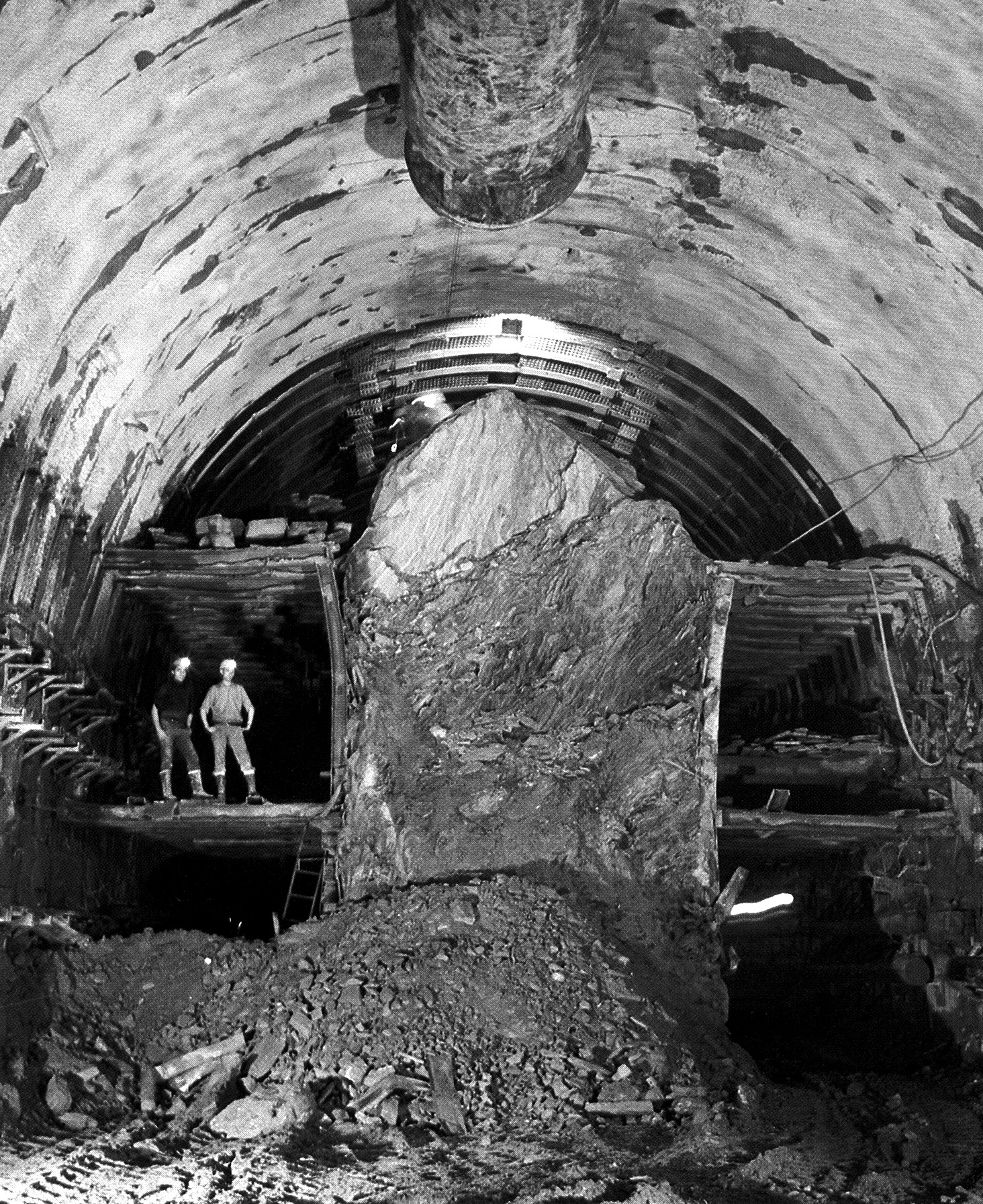 Scavo della galleria. Attraversamento zona Paragneis.