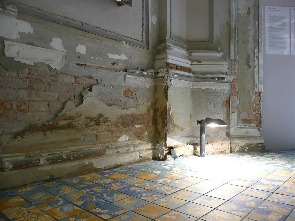 Der Ausstellungsbau ist selbst Exponat: Eingangshalle des Hauptpavillons in den Giardini.