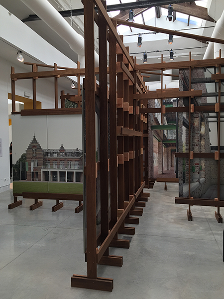 Wie im Arsenale sind auch im Hauptpavillon auffällig viele sorgfältig materialisierte, raumgreifende Installationen zu sehen.