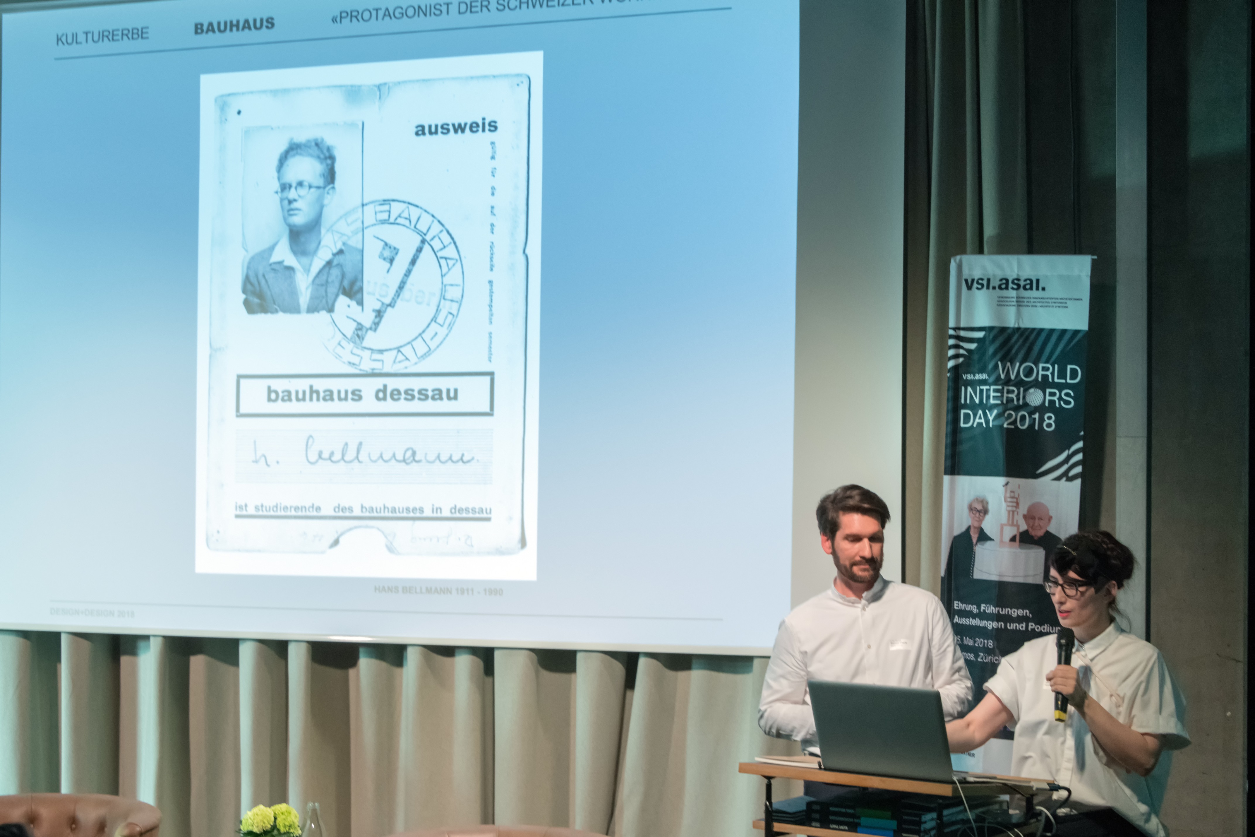 Vortrag der beiden Design+Design-Gründer Joan Billing und Samuel Eberli zu Methodik ihrer Designforschung.