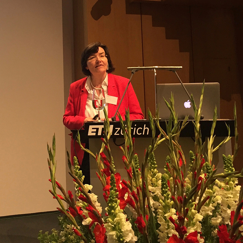 Gotlind Uhlhöfer, Theologin und Volkswirtin.