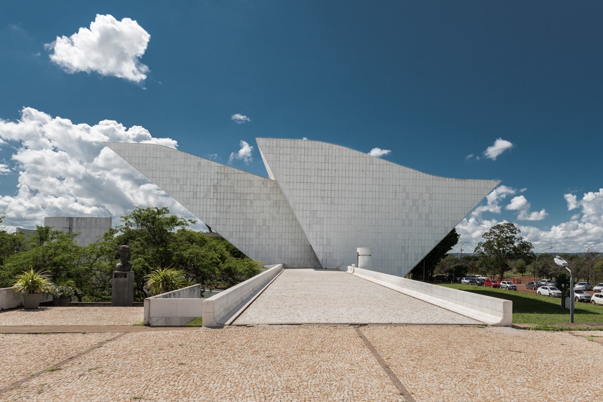Das Pantheon des Vaterlands wurde 1986 bei seiner Eröffnung dem verstorbenen Präsidenten Tancredo Neves gewidmet.