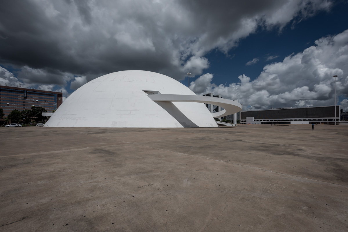 Unter dem halben Saturn verbirgt sich das Museum für moderne Kunst. Vor allem brasilianischen Künstlern wird hier die Möglichkeit gegeben, ihr Werk zu präsentieren.