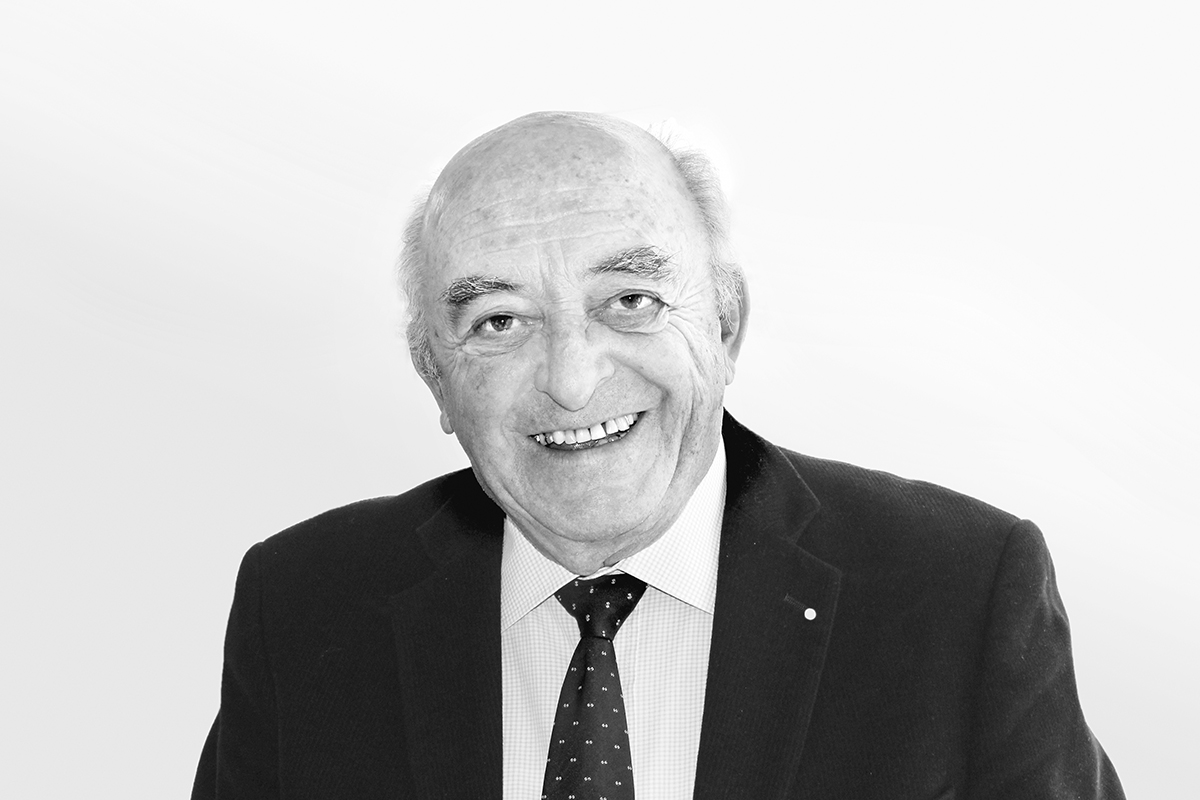 Andrea Mondada, geboren 1934, war zwischen 1956 und 1999 im Ingenieurbüro von Giovanni Lombardi tätig. Er war Mitglied des Verwaltungsrats und Chefingenieur für Sonderberechnungen, Informatik und Strukturen. Seit 1999 ist er als freier Mitarbeiter weiterhin mit dem Ingenieurbüro Lombardi verbunden.