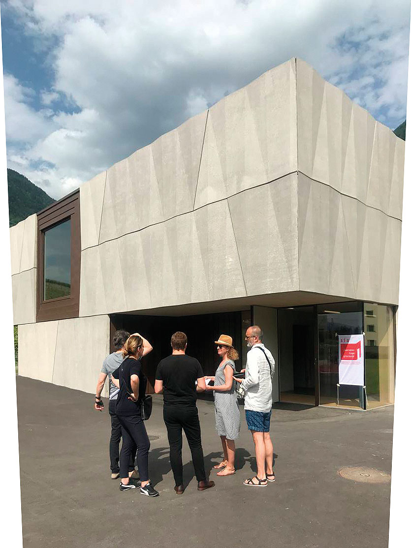 A Villeneuve, la salle de gymnastique se distingue par sa façade.