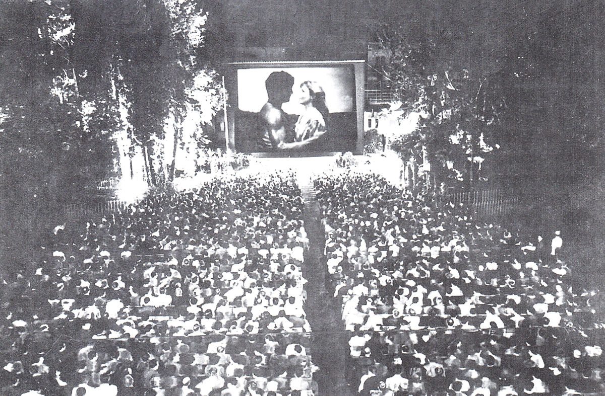 Abendprojektion in den Gärten des Grand Hotel, 1948.