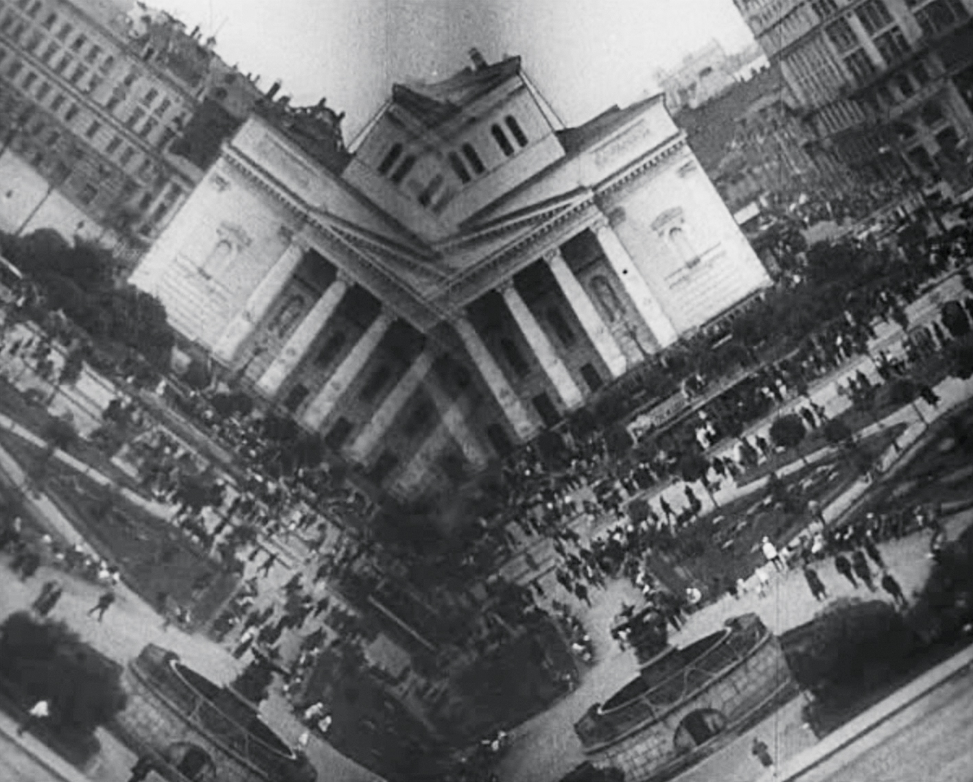 Dziga Vertov, Chelovek s kino-apparatom (L’uomo con la macchina da presa), 1929.