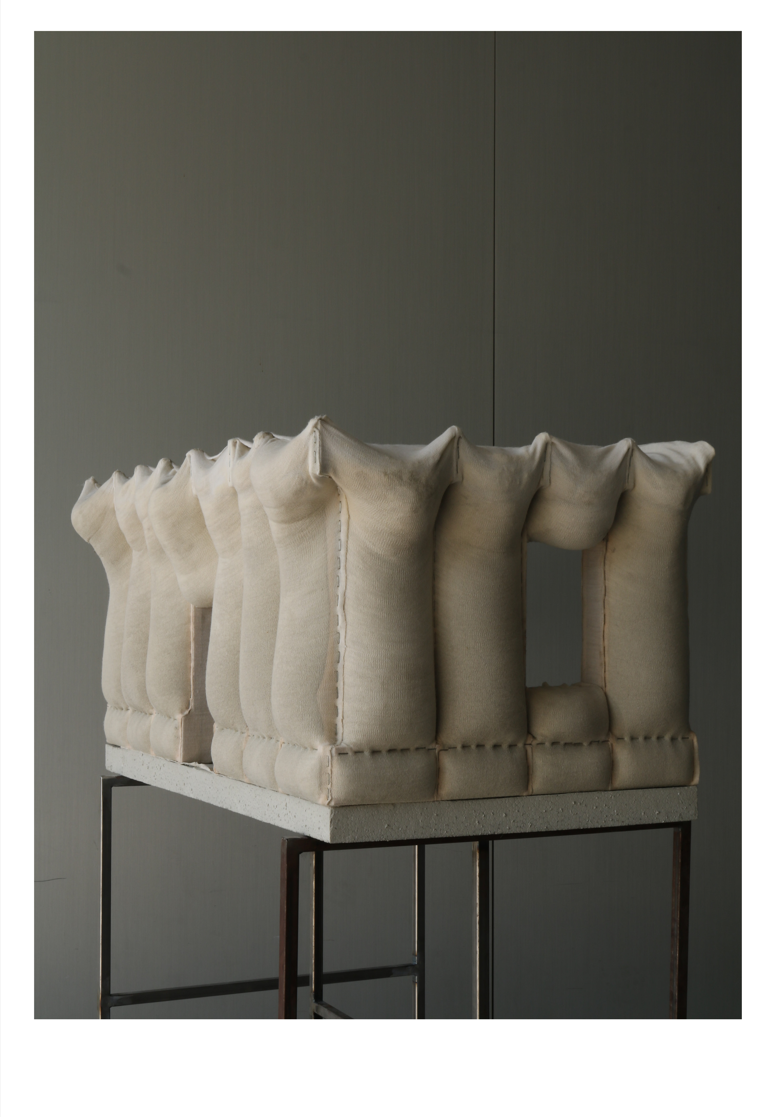 HOTEL INTERCONTINENTAL, spring semester 2017 Agnieszka Gronek A work by Anish Kapoor, CONCRETE SCULPTURES, 2012. Concrete casted in textile formwork.