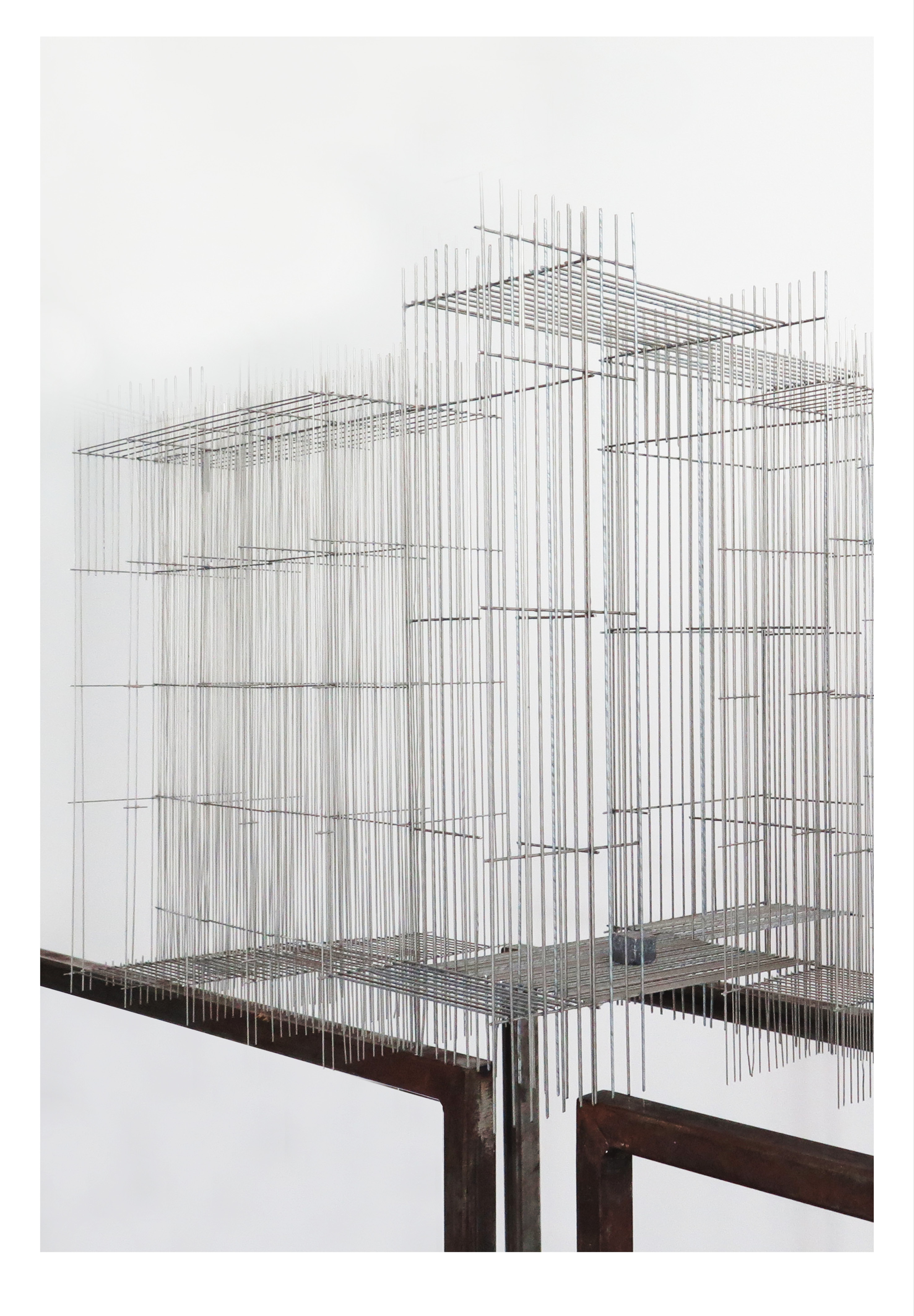 MATERIAL GESTURE - HOTEL INTERCONTINENTAL, spring semester 2017 Anita Morvillo For a work by Carl Andre, PLUMBLOCK, 1982, steel rods