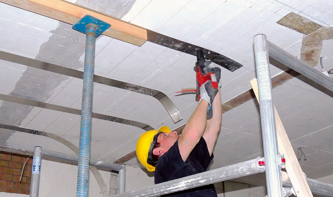 Verankern der Lamellen «re-plate» mit Hilti-­Nägeln.