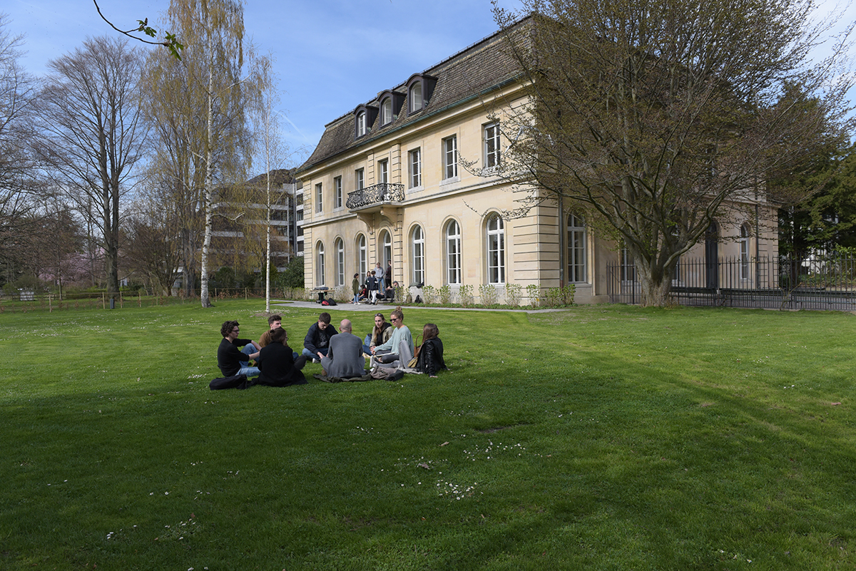 Die Villa Bellerive von der Chinawiese aus.
