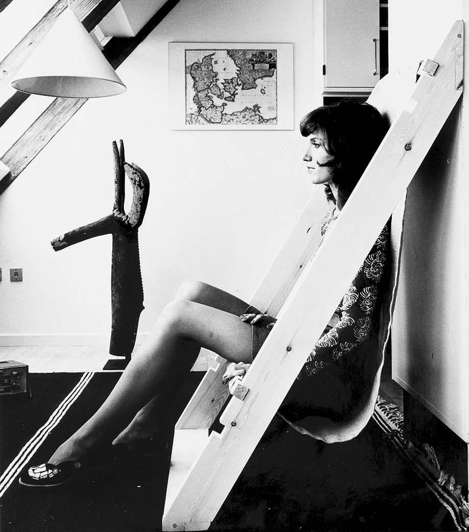 Victor J. Papanek e James Hennessy, Lean-To Chair (1974).