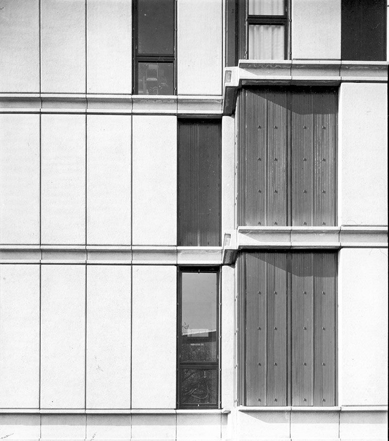 Pannelli prefabbricati in calcestruzzo, legno e vetro, casa d’abitazione ad Arosio, Angelo Mangiarotti, 1974-1977.