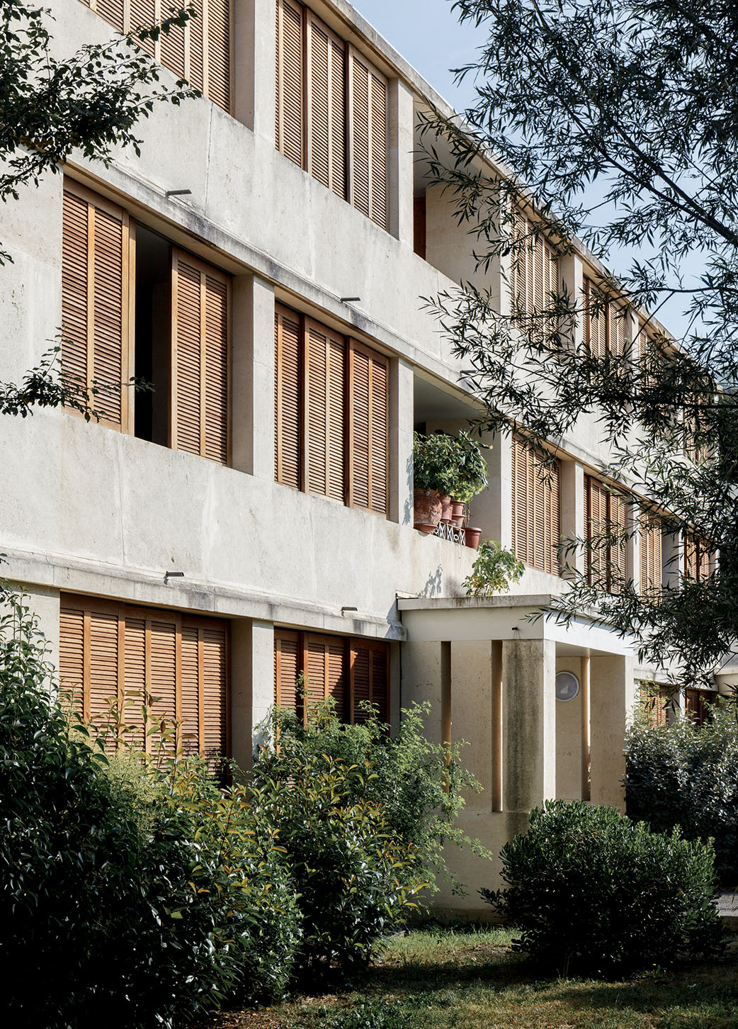 Perraudin architecture. Complesso residenziale a Cornebarrieu (F) 2007-2011. Scorcio dell’entrata.