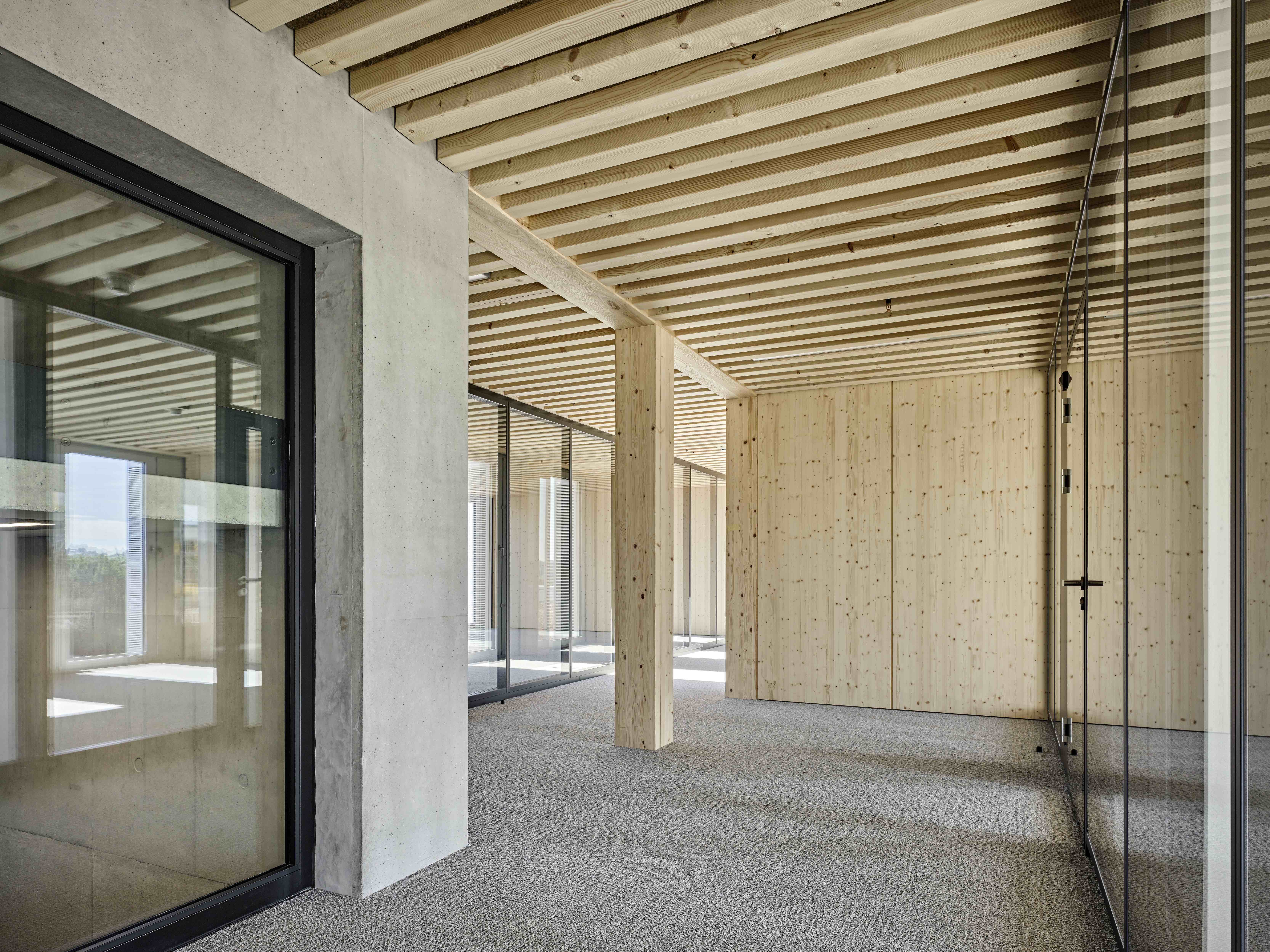 BÂTIMENT ADMINISTRATIF DE LA POLICE CANTONALE, Granges-Paccot (Fribourg) Architecte : deillon delley architectes