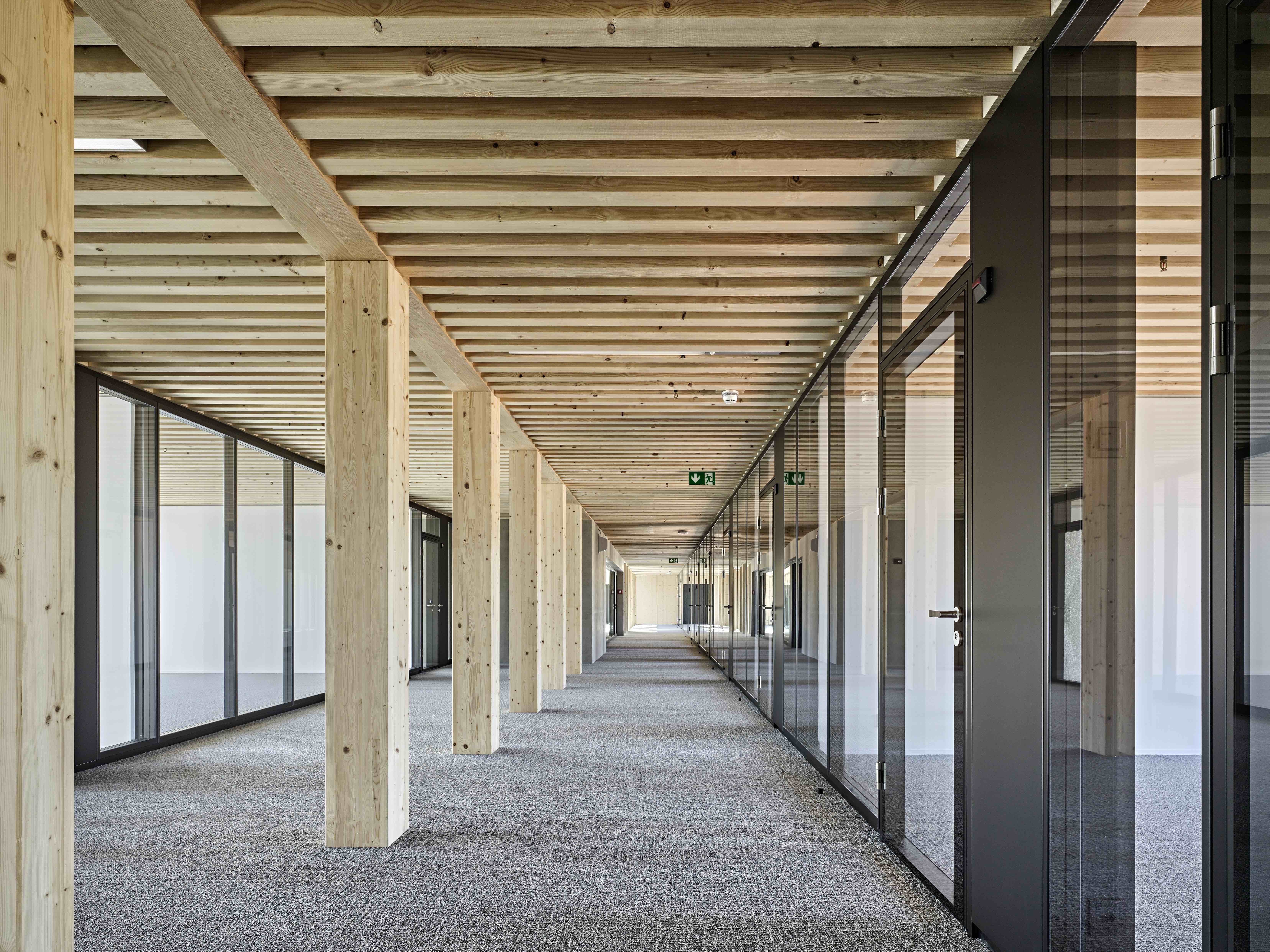 BÂTIMENT ADMINISTRATIF DE LA POLICE CANTONALE, Granges-Paccot (Fribourg) Architecte : deillon delley architectes