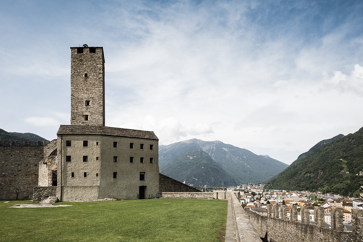 Burg Castelgrande, Bellinzona TI: Eine Übernachtung im Weltkulturerbe ist aufgrund der besonderen Lage eine Herausforderung.