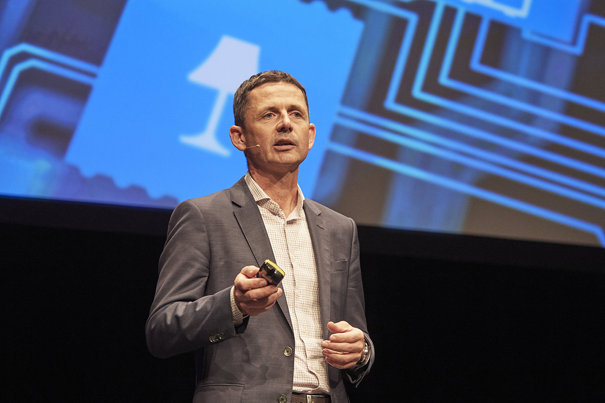 Christian Grasser, Geschäftsführer Schweizerischer Verband der Telekommunikation; sein Referat trug den Titel: «5G, LoRa WAN, IoT – Chancen &amp; Risiken für die Gebäudetechnik»