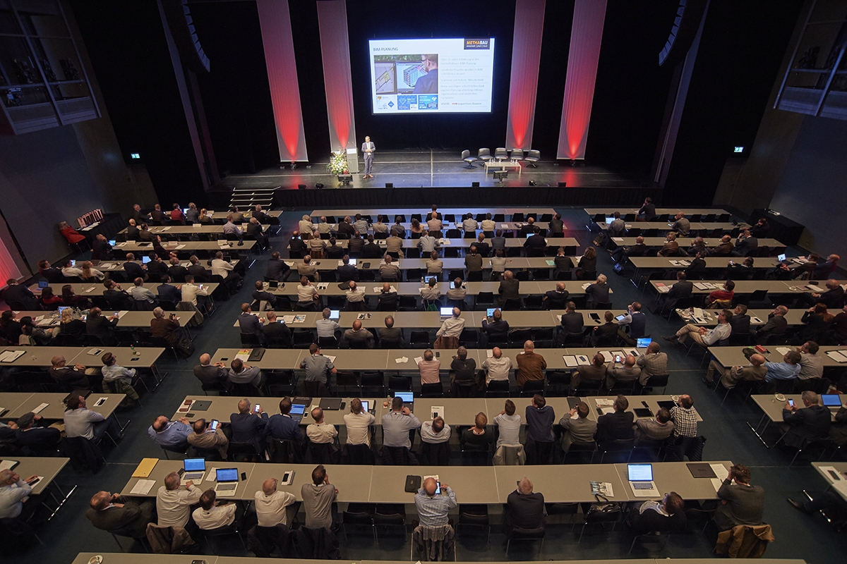 Rund 200 Besucherinnen und Besucher am zweiten nationalen Gebäudetechnik-Kongress in Luzern