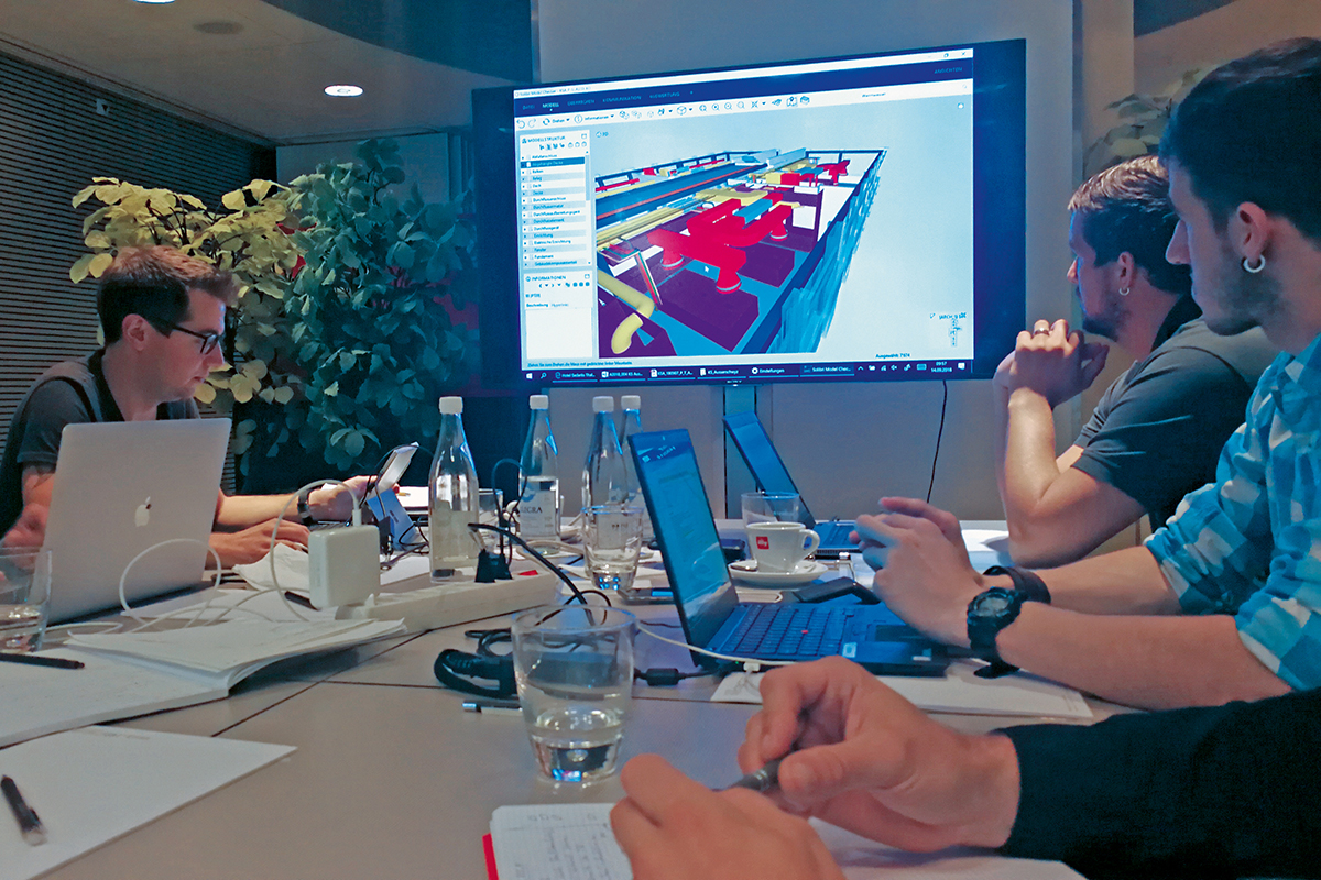 BIM-Koordinationssitzung: Die Planenden besprechen am digitalen Bauwerksmodell Planungskonflikte, Anpassungen und die nächsten Schritte der Planung.