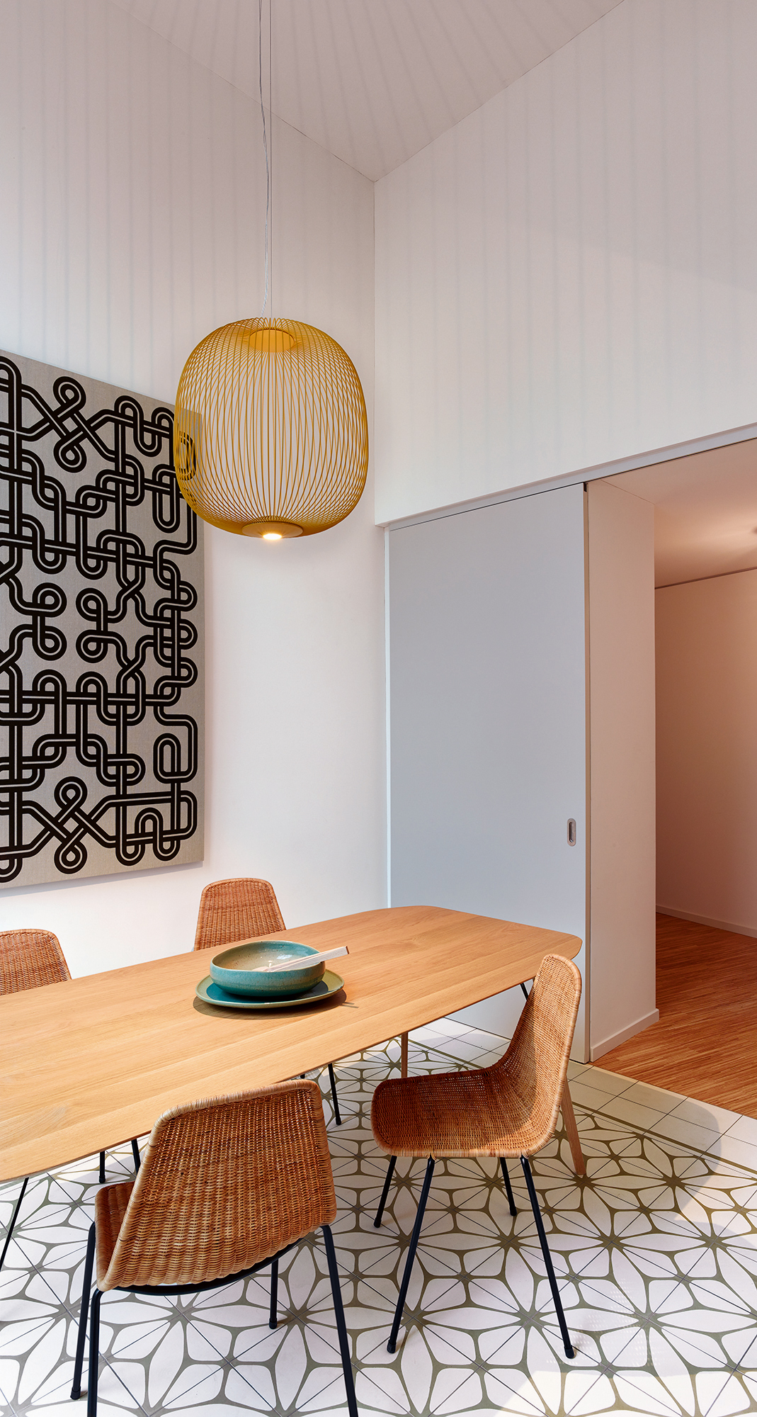 Les «cuisines insonorisées» occupant une double hauteur d’étage sont une vraie réussite.