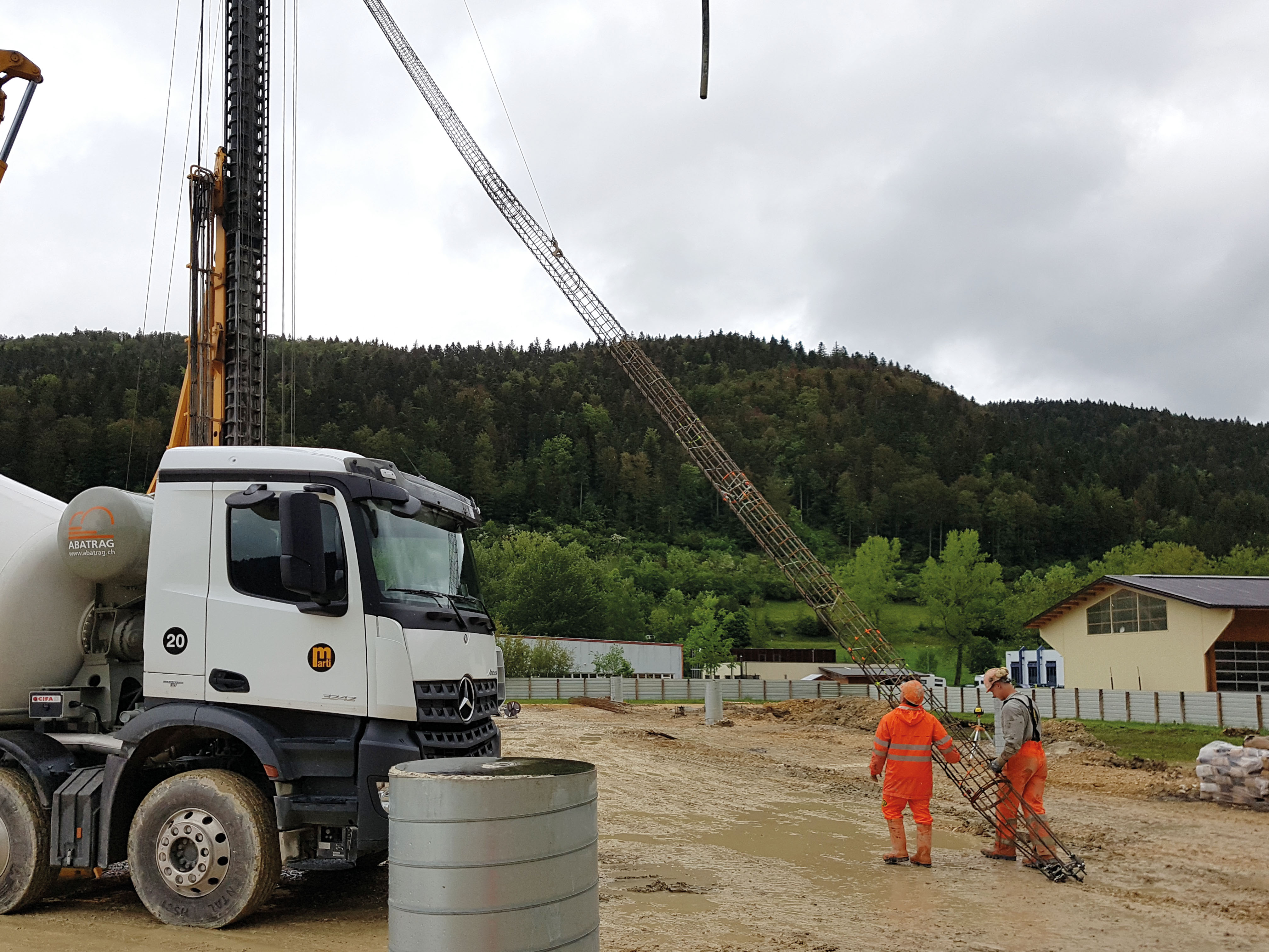 Levage de la cage d’armature instrumentée d’un pieu énergétique