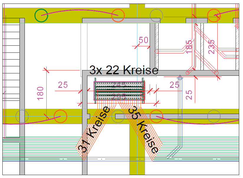 Extrait d’un plan de raccordement de tubes énergétiques à un collecteur (au centre). La difficulté d’une telle installation réside dans la cohabitation entre le cheminement de ces tubes à celui d’autres réseaux CVS (en bleu au bas de l’image et en rouge en haut à droite).