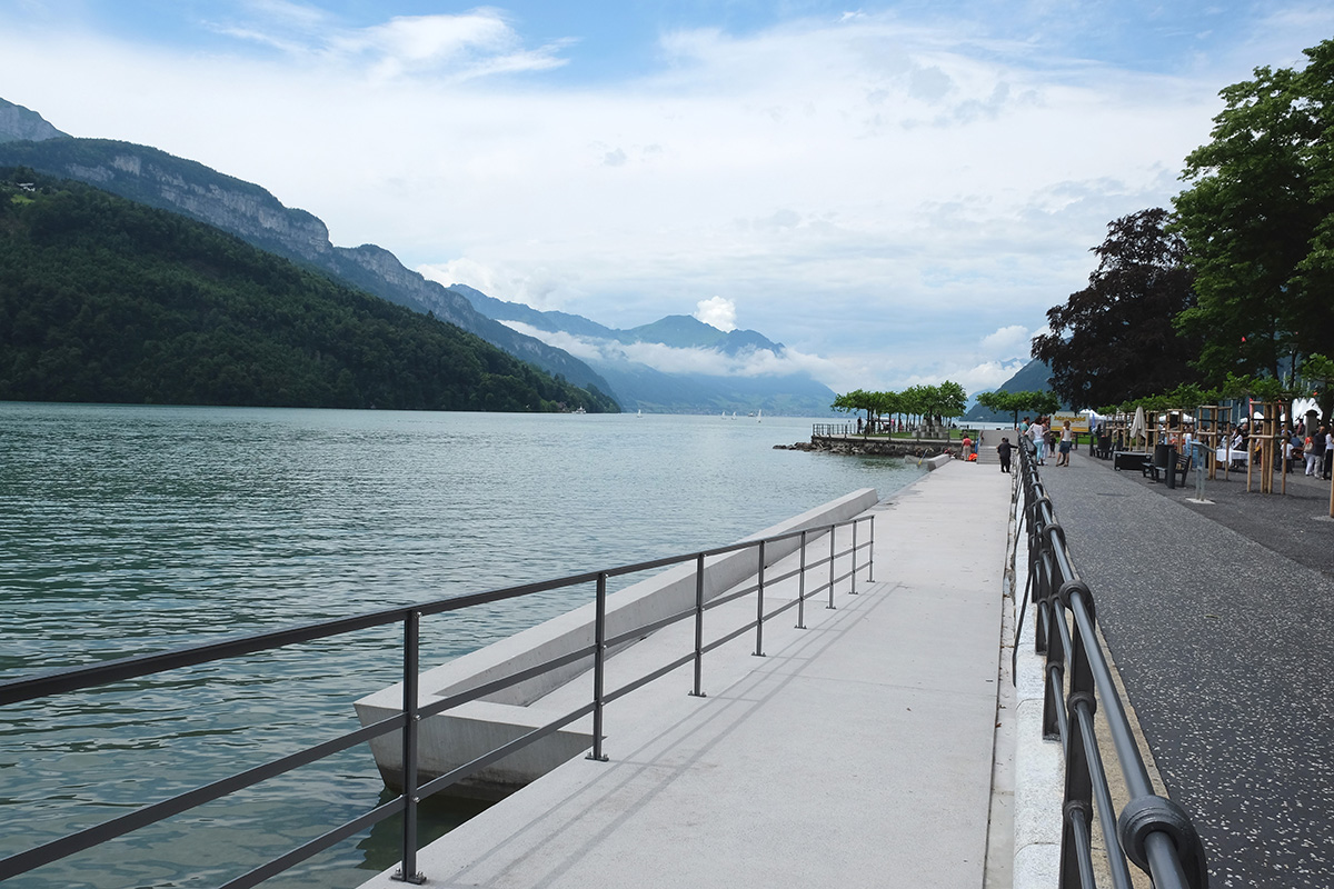Die historische Quaianlage ist mit einem Steg hinunter an die Wasserlinie ergänzt worden.