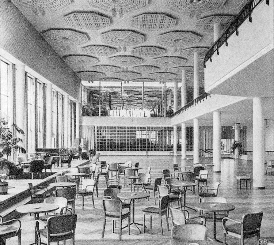 Konzertfoyer mit geschlossener Trennwand.