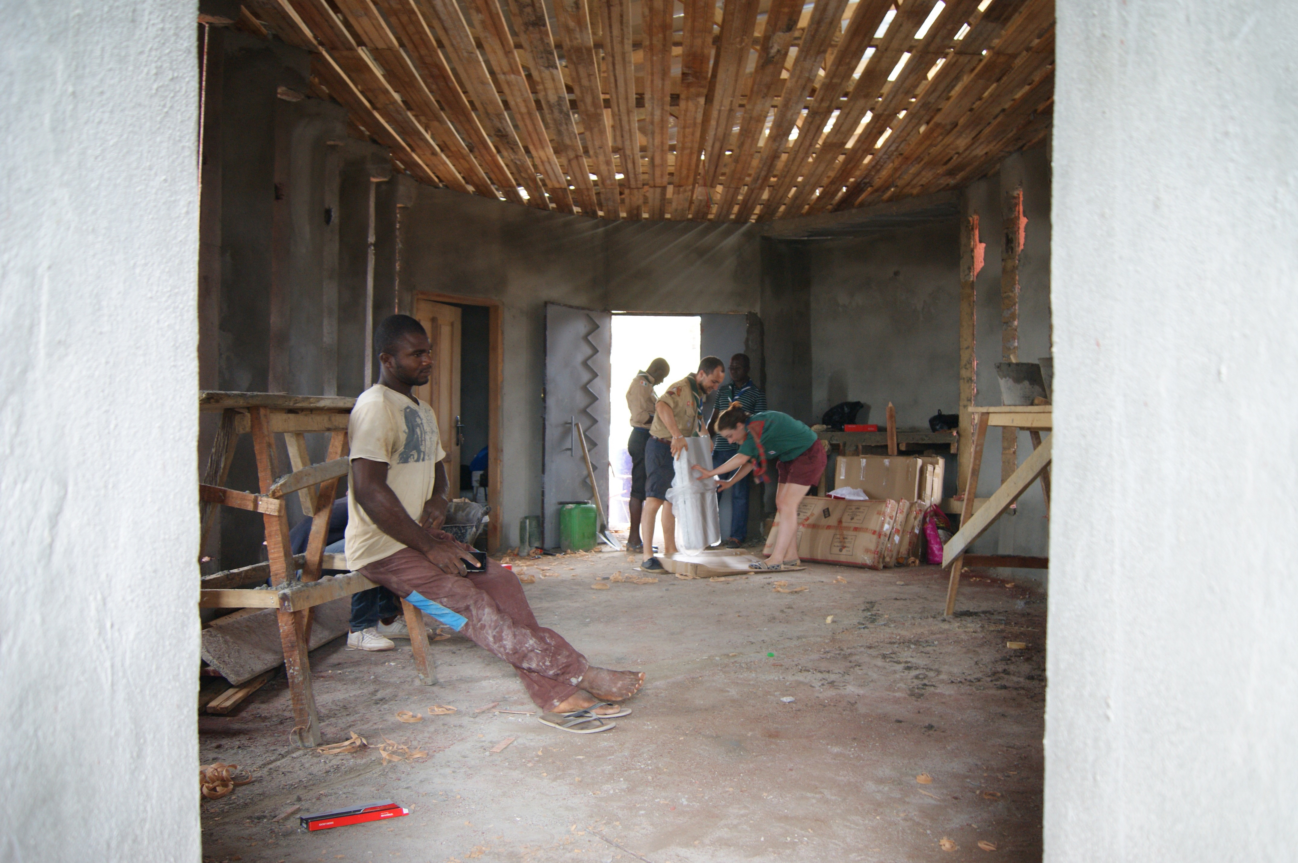 Vue salle principale, avec le chef maçon «Souleyman»