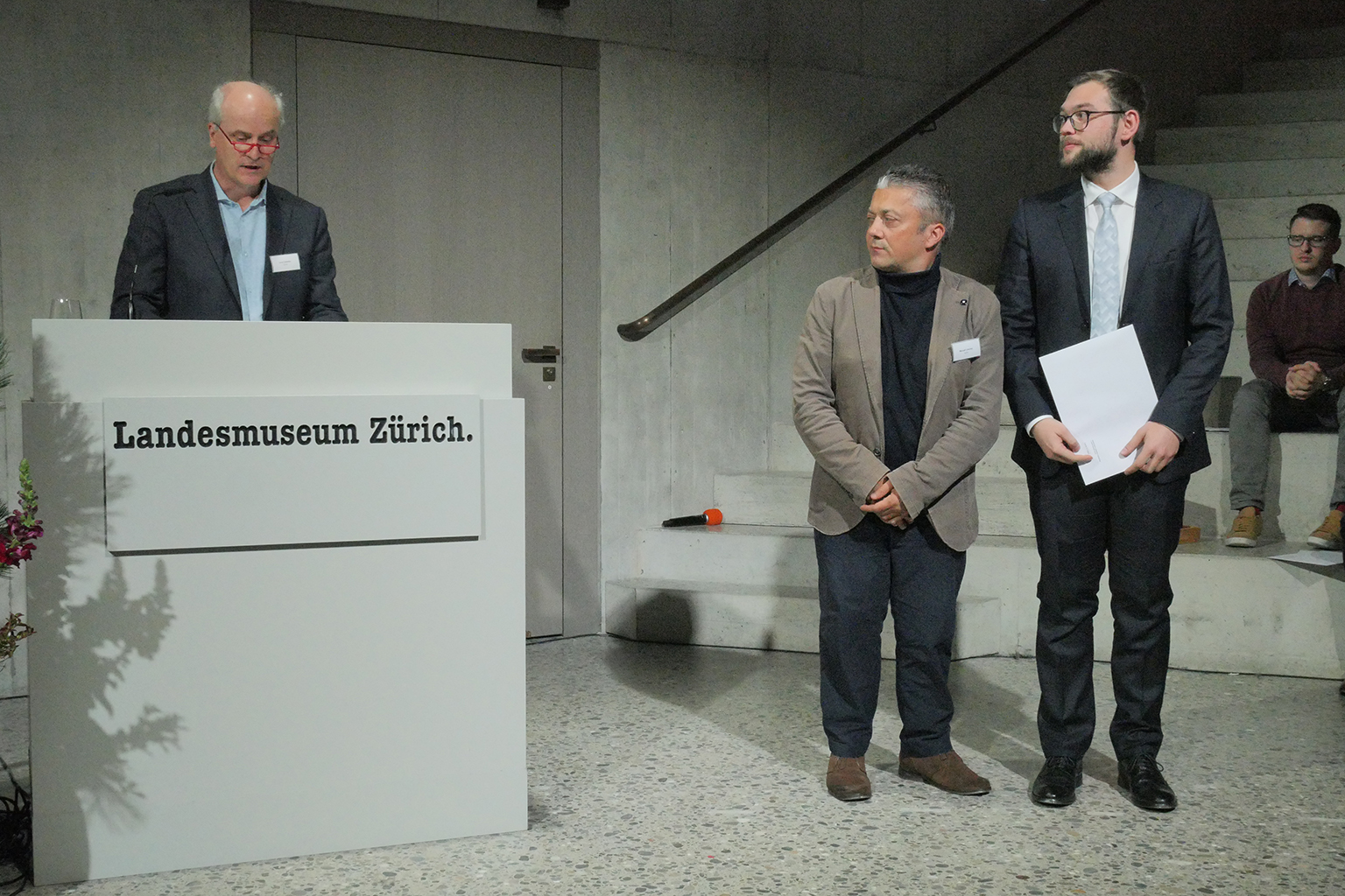 Der Nominierte des Dipartimento ambiente costruzioni e design Lugano (SUPSI), Luca Cristin, mit Studiengangsleiter Manuel Lüscher. Ebenfalls nominiert, aber leider nicht anwesend: Andrea Arzoni (Preisträger).