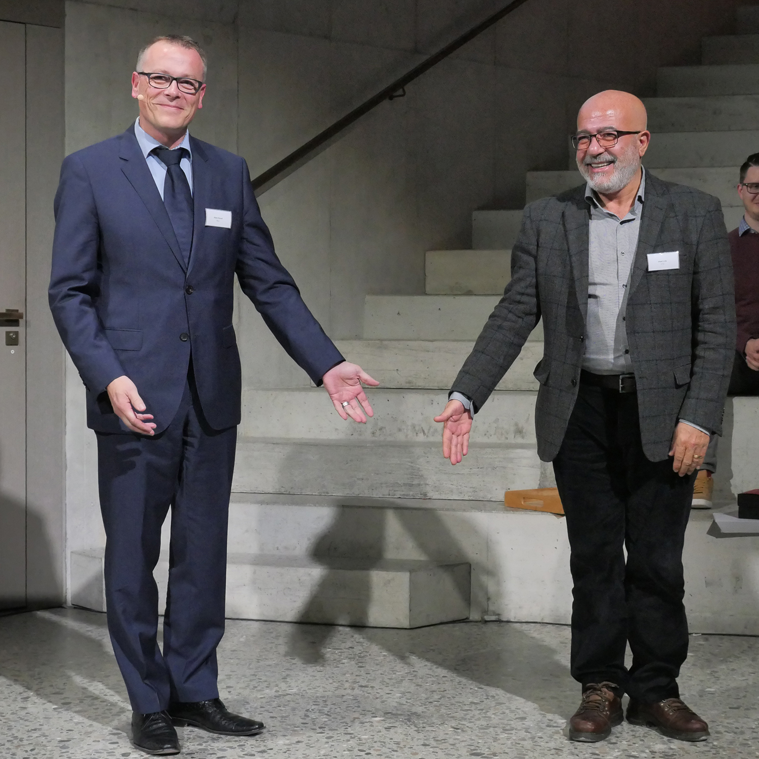 Bei der Auszeichnung der Preisträger wurde Linda Balmer (Hochschule für Technik und Wirtschaft Chur) von Prof. Dr. Imad Lifa schmerzlich vermisst – Frau Balmer befand sich gerade auf Weltreise.