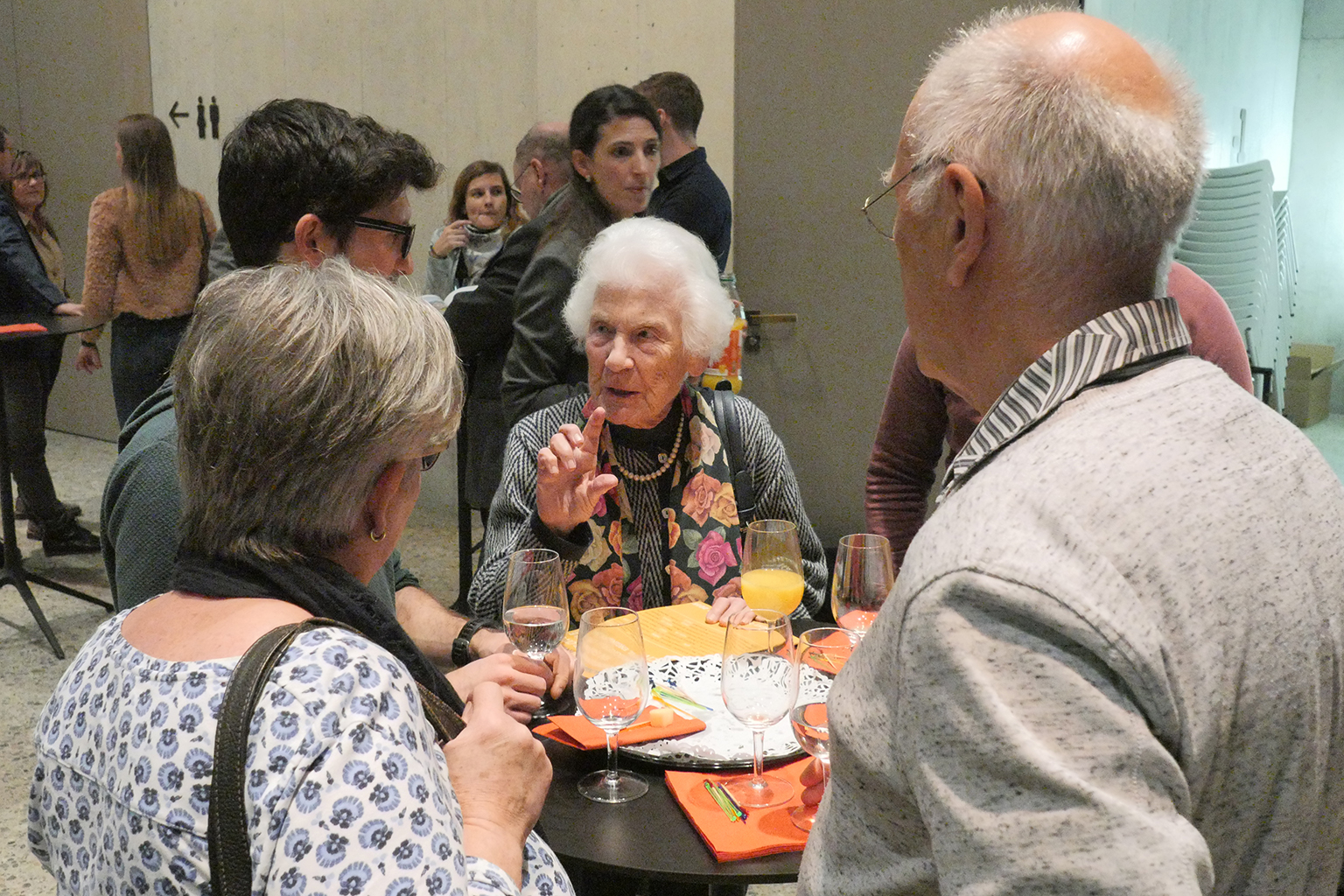 Generationenübergreifendes Interesse am Bauingenieurwesen.