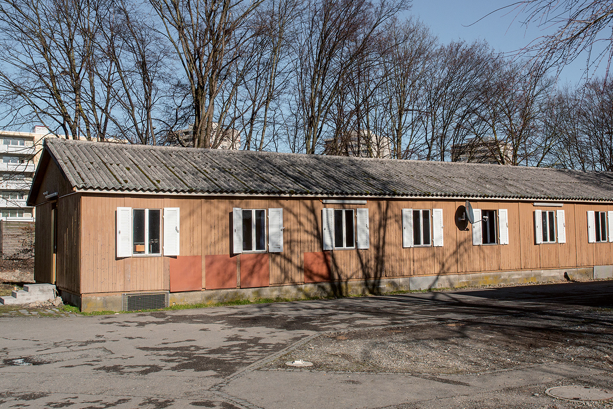 Die Baracken des Zentrums Juch in Zürich Altstetten sind einfache, aber betrieblich funktionierende Unterkünfte.