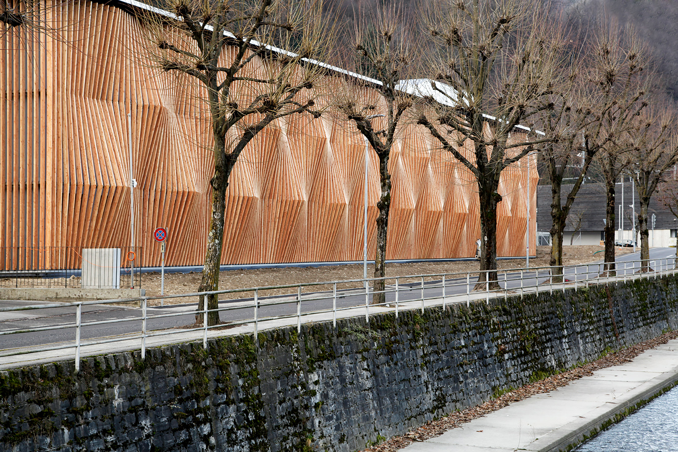 Floriani e Strozzi architetti, edificio amministrativo SEM, Chiasso 2019. Committente: Ufficio federale delle costruzioni e della logistica (UFCL), Berna.