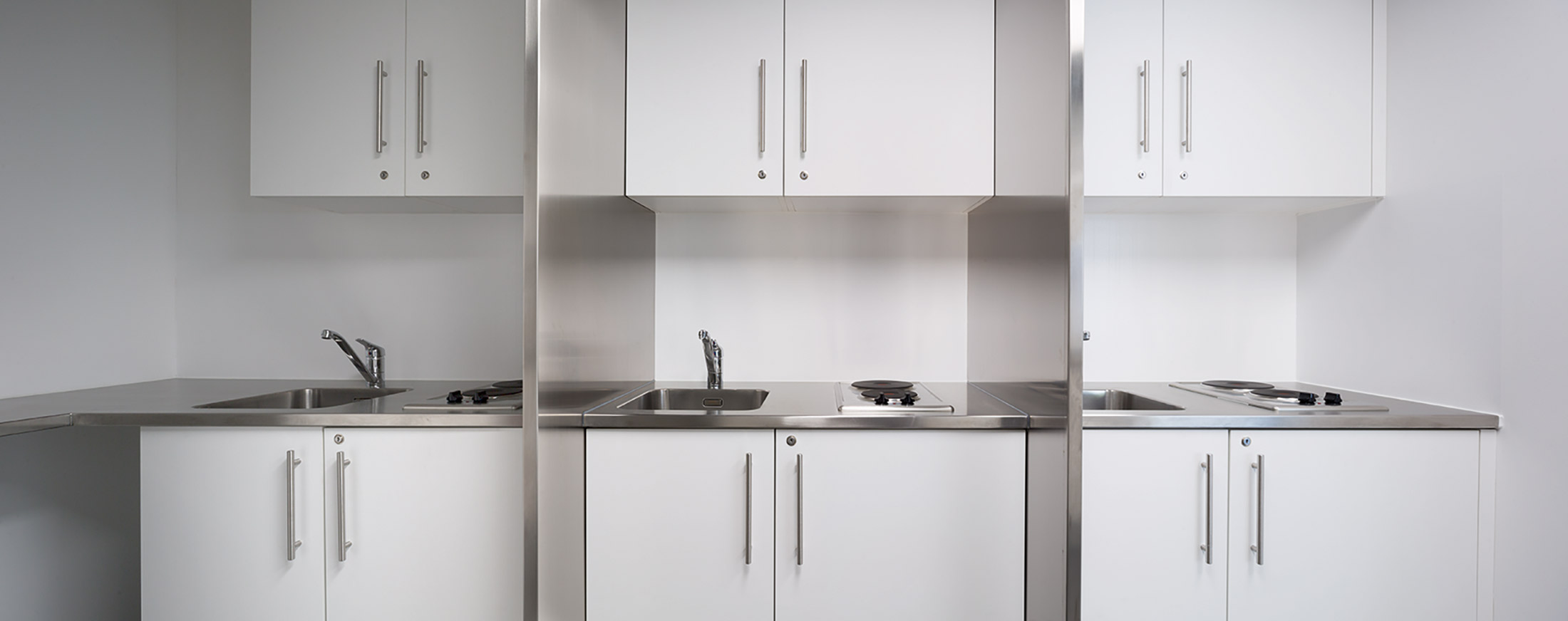 Particolare delle cucine comunitarie del Centro Ulivo a Cadro della Croce Rossa Svizzera.