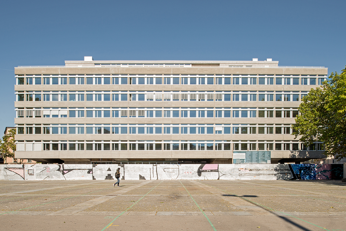 Sobald die Erdgeschosszone fertiggestellt und vom Bauzaun befreit ist, wird eine Café-Bar zur Belebung des Helvetiaplatzes beitragen.